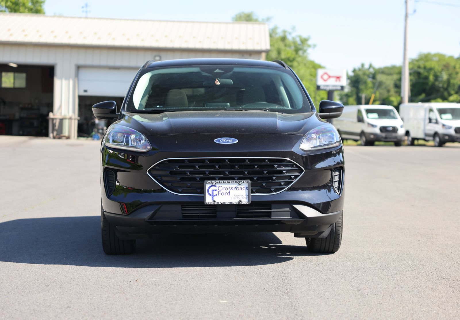 Used 2022 Ford Escape SE w/ SE Sport Appearance Package AWD/4WD image 2