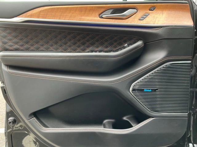 Used 2022 Jeep Grand Cherokee Summit image 8