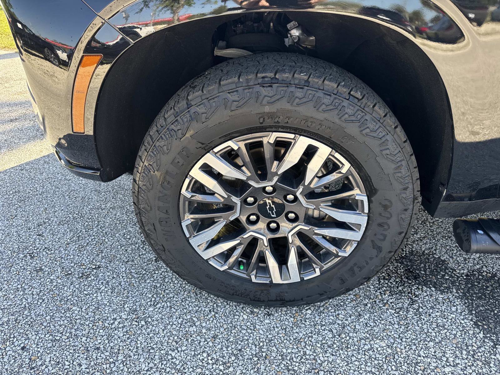 Used 2025 Chevrolet Tahoe Z71 AWD/4WD image 10
