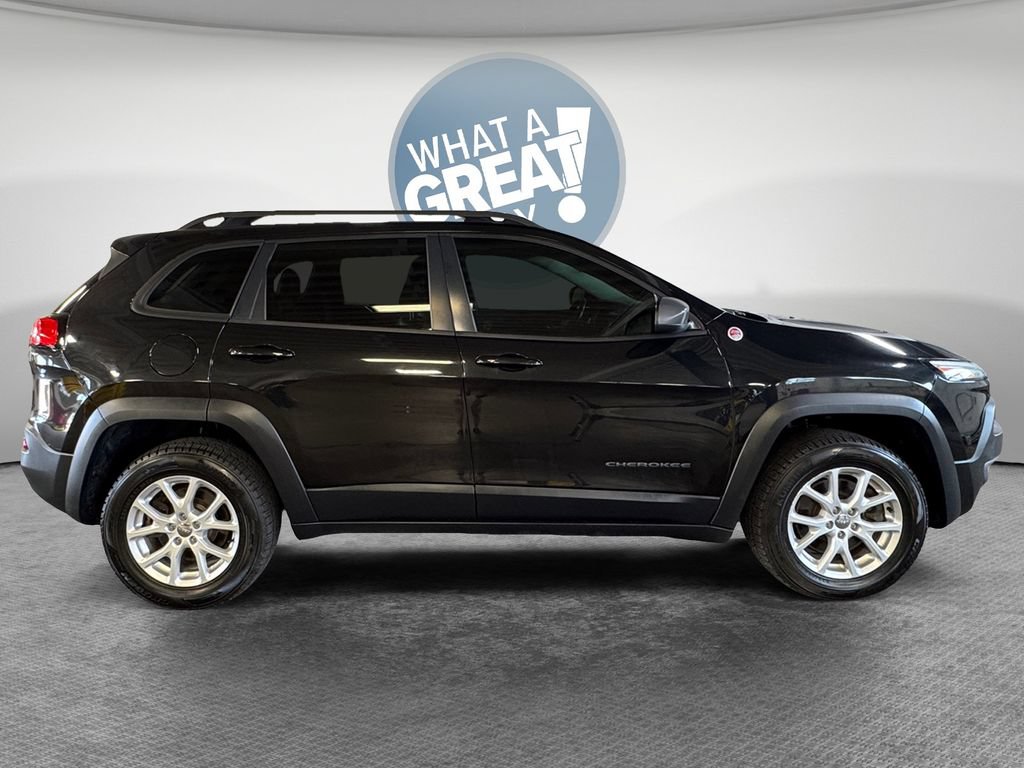 Used 2015 Jeep Cherokee Trailhawk w/ Comfort/Convenience Group AWD/4WD image 2