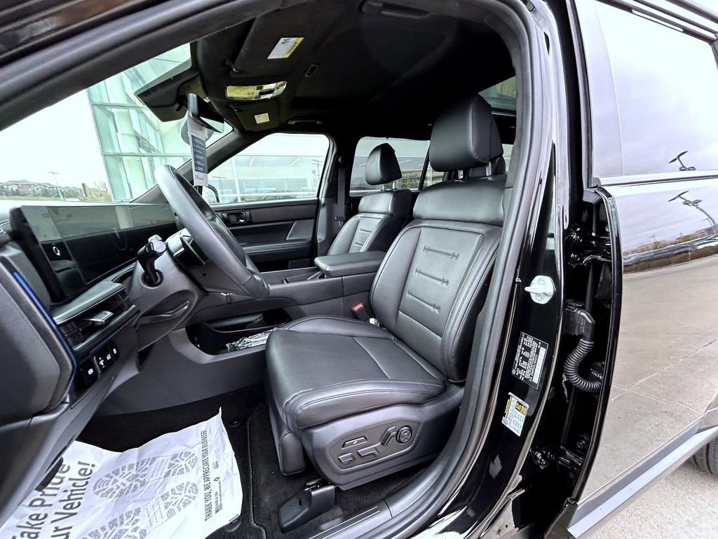 Used 2025 Hyundai Santa Fe Calligraphy image 12