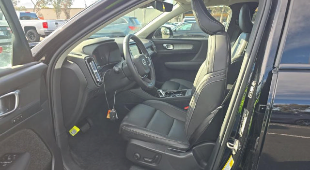 Used 2026 Volvo XC40 B5 Plus AWD/4WD image 7