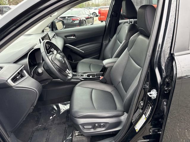 Used 2025 Toyota Corolla Cross XLE image 14