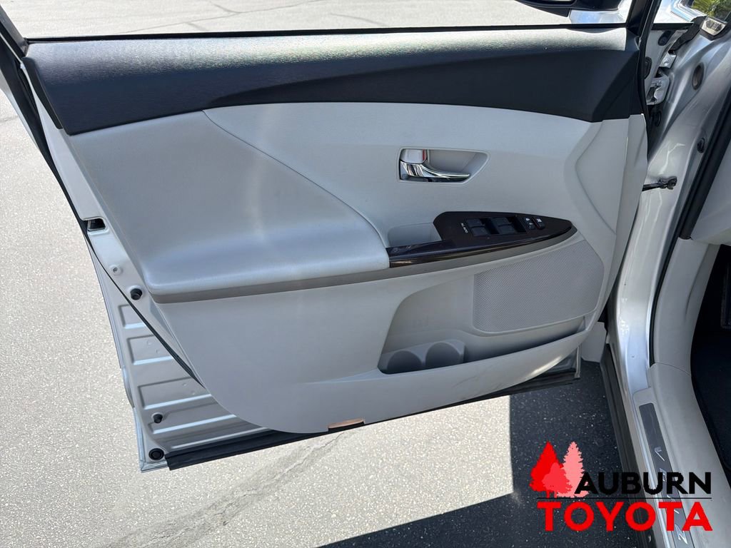 Used 2010 Toyota Venza AWD image 9