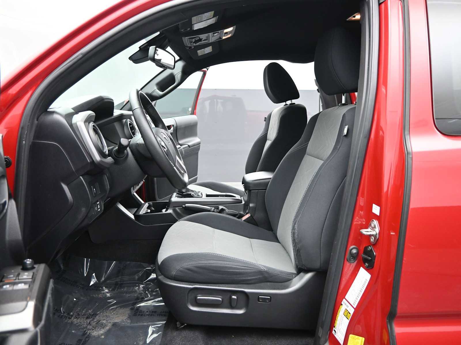 Used 2020 Toyota Tacoma TRD Off-Road image 15