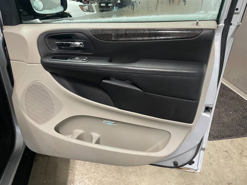 Used 2011 Dodge Grand Caravan FWD image 18