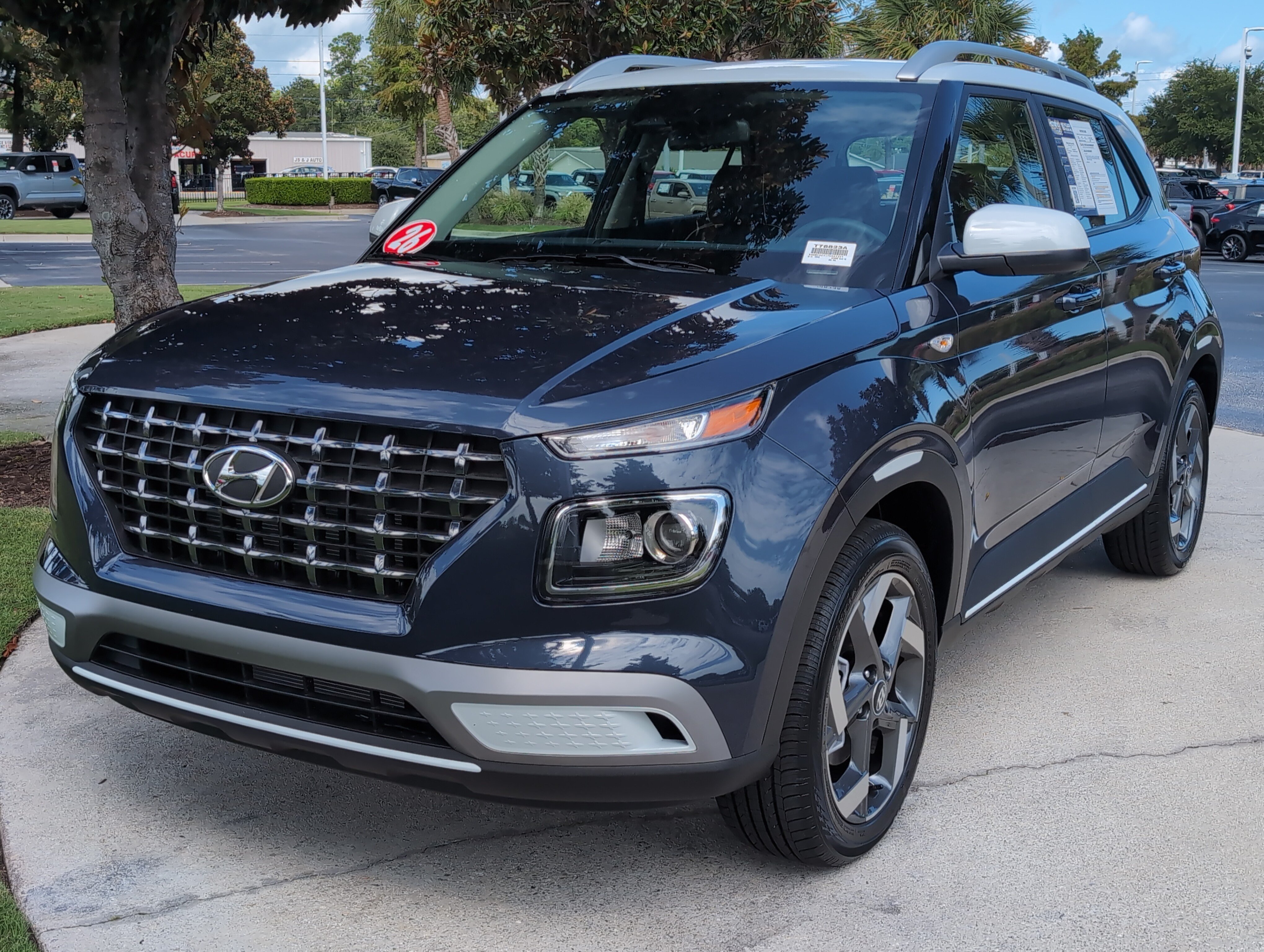 Used 2026 Hyundai Venue SEL FWD image 5
