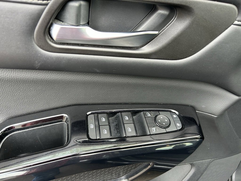 Used 2022 Nissan Pathfinder SV image 14