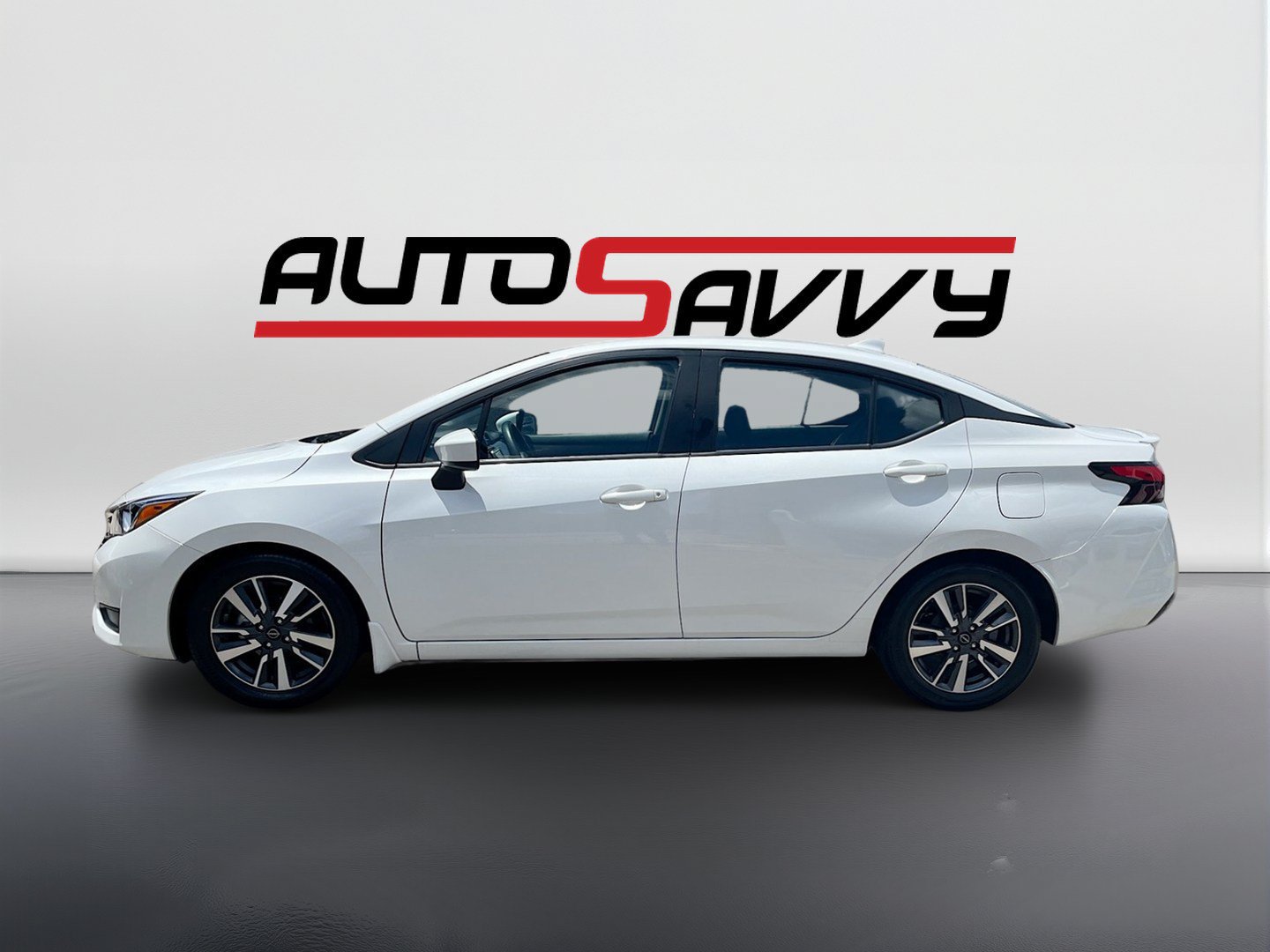 Used 2023 Nissan Versa SV w/ Trunk Package FWD image 4