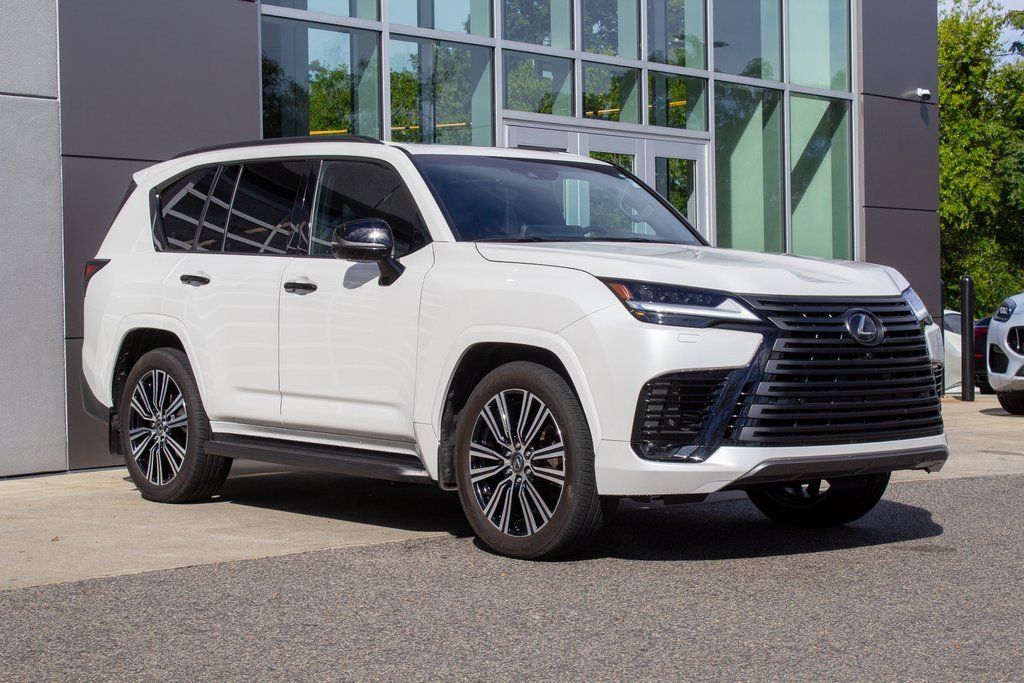Used 2024 Lexus LX 600 4WD w/ Luxury Package image 3