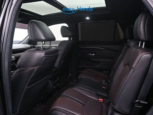 Used 2025 Honda Pilot Black Edition image 16