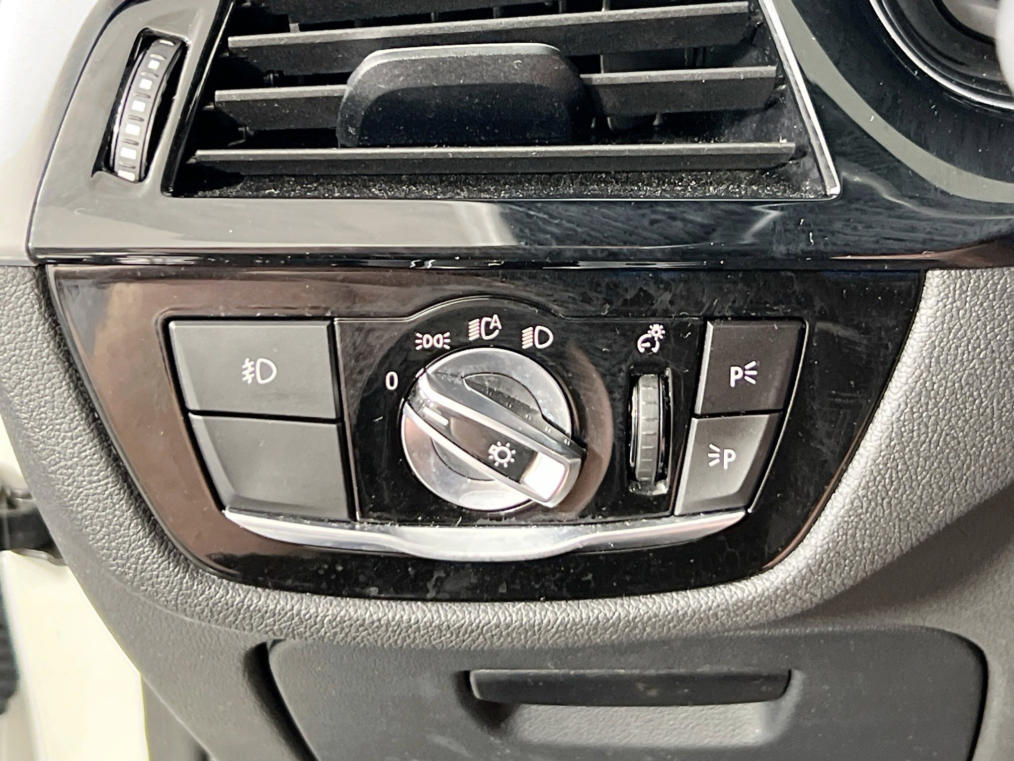 Used 2018 BMW 530i xDrive AWD/4WD image 10