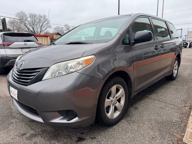 Used 2014 Toyota Sienna L FWD image 3