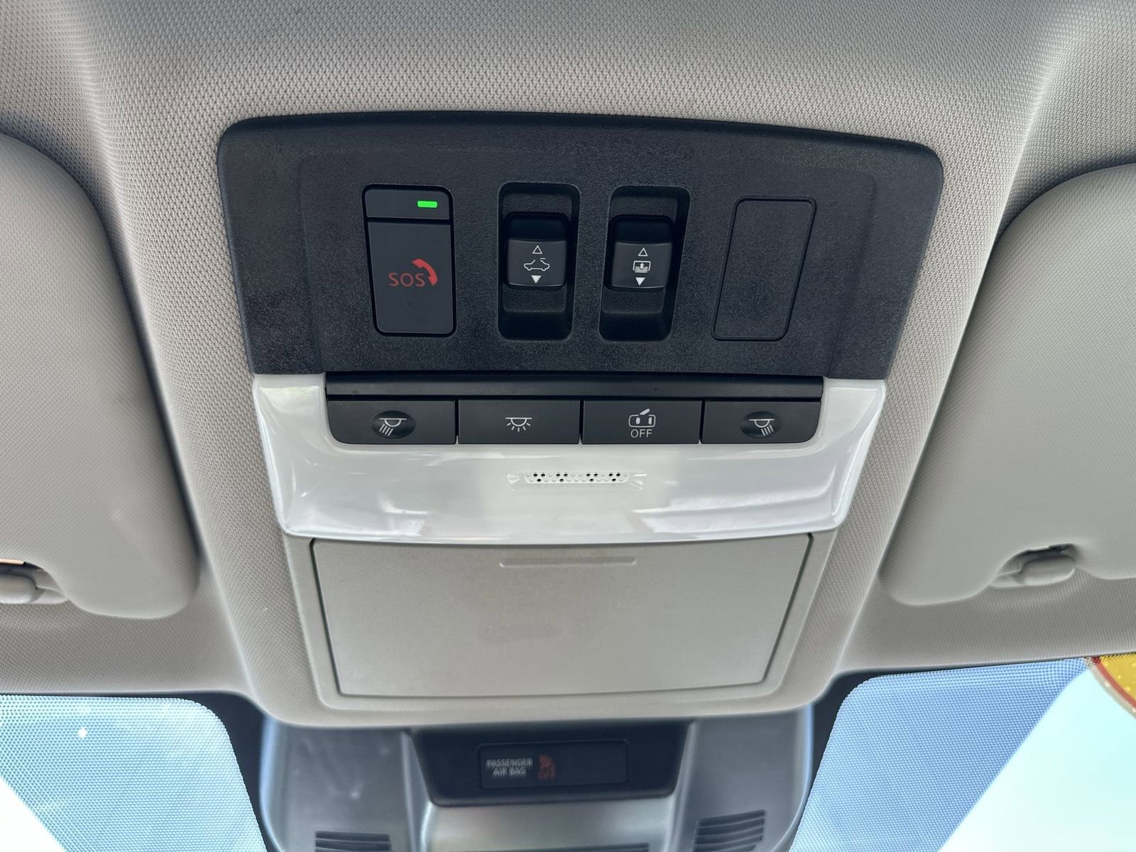 Used 2022 Nissan Rogue SL w/ SL Premium Package image 17