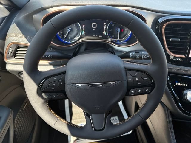 New 2027 Chrysler Pacifica Pinnacle w/ Theater Group FWD image 39