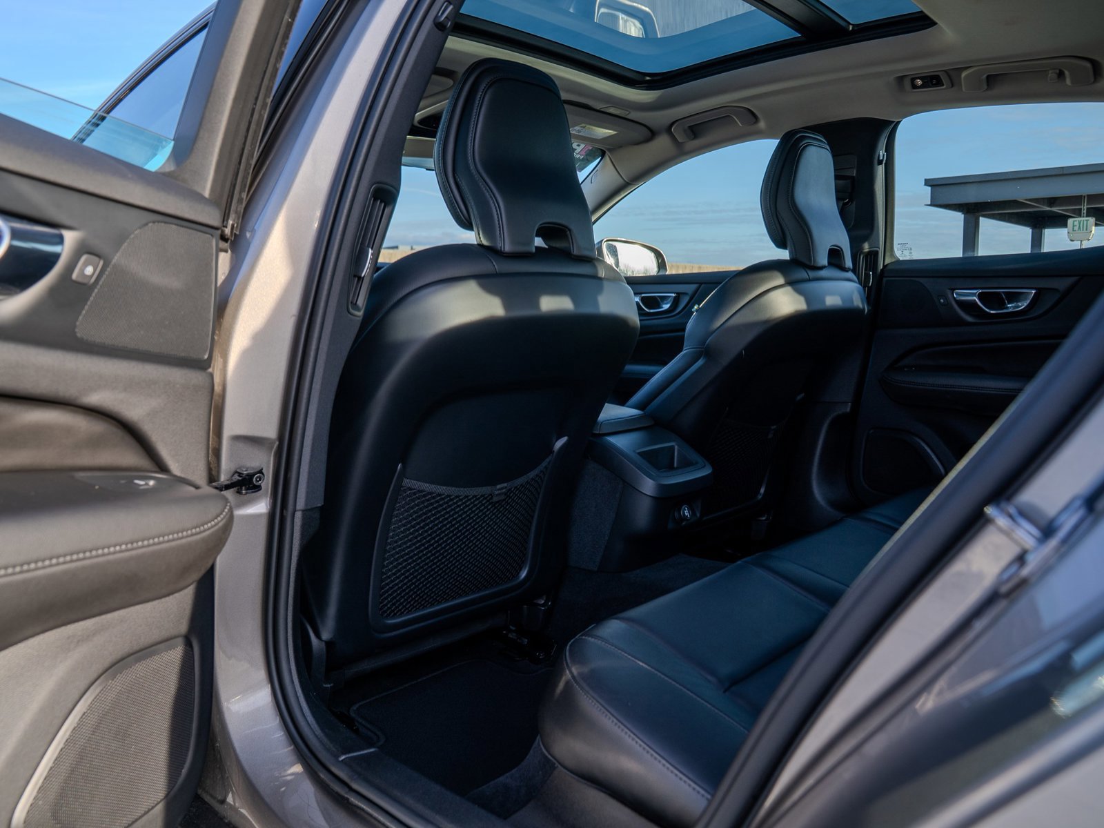 Used 2019 Volvo S60 T6 Momentum w/ Multimedia Package image 18