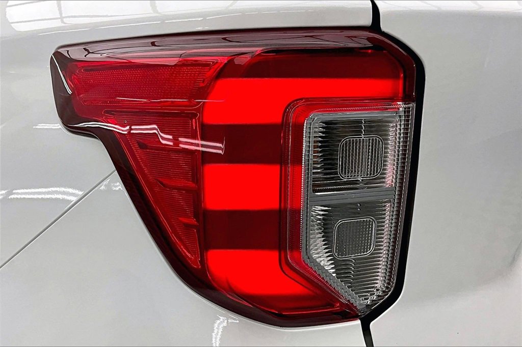 Used 2023 Ford Explorer XLT w/ Equipment Group 202A image 31