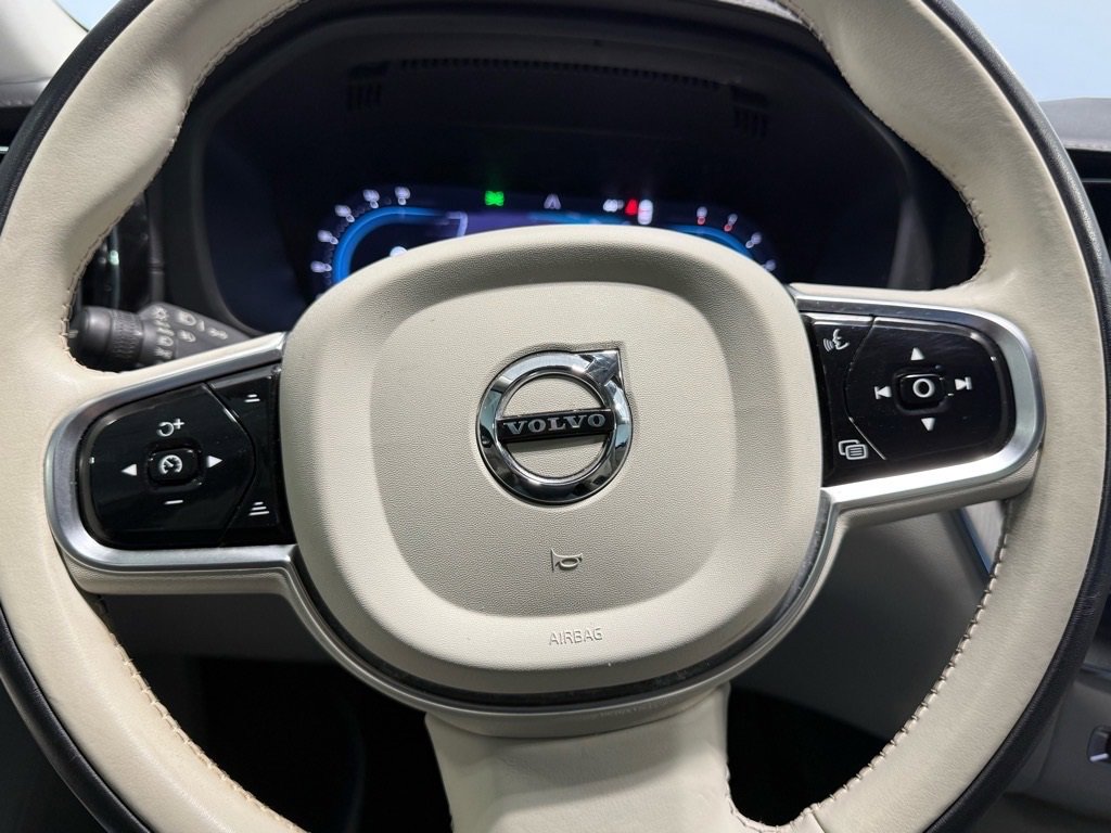 Used 2023 Volvo XC60 B5 Ultimate w/ Protection Package Premier image 24