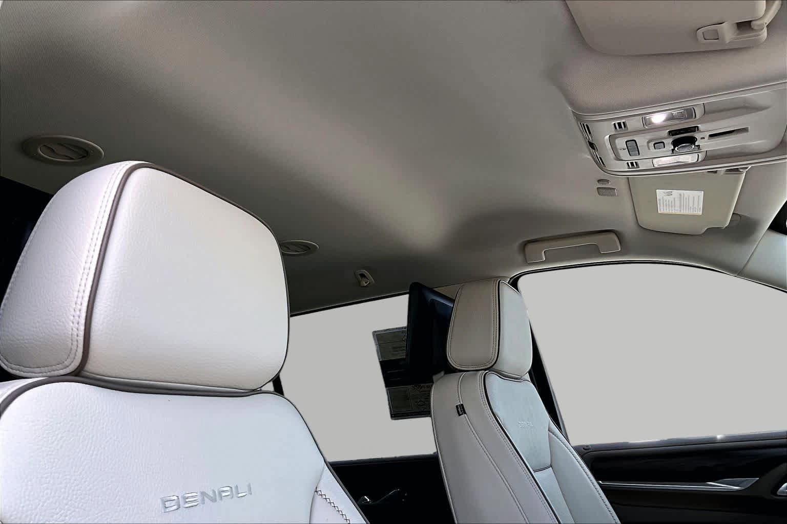 Used 2024 GMC Yukon Denali w/ Advanced Technology Package AWD/4WD image 25