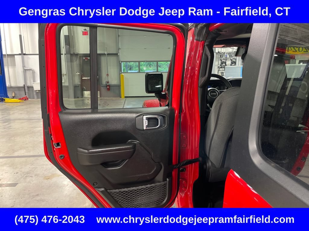Used 2024 Jeep Wrangler Unlimited w/ Convenience Group AWD/4WD image 26