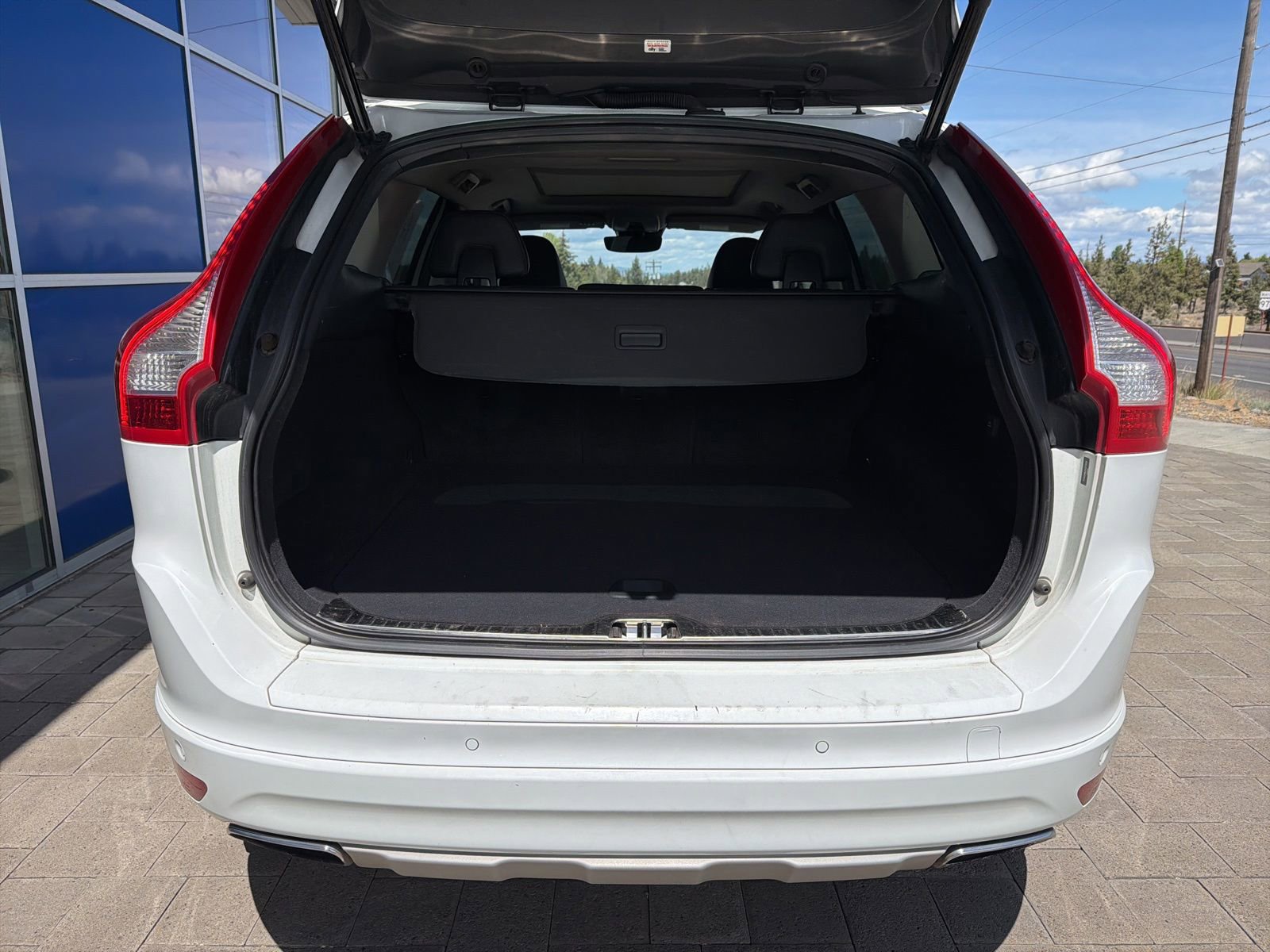 Used 2017 Volvo XC60 T5 Inscription w/ Preferred Option Package AWD/4WD image 9