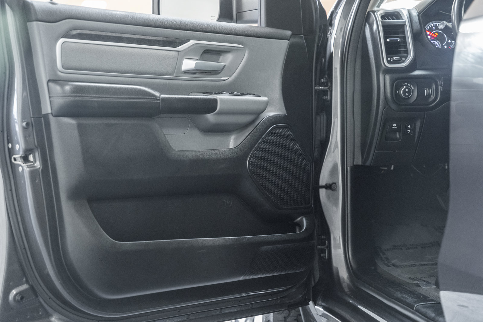 Used 2020 RAM 1500 Big Horn AWD/4WD image 38
