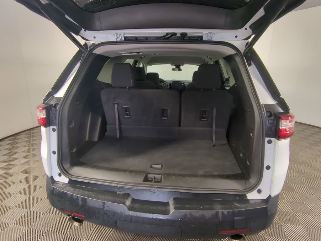 Used 2020 Chevrolet Traverse LT w/ Driver Confidence II Package image 9