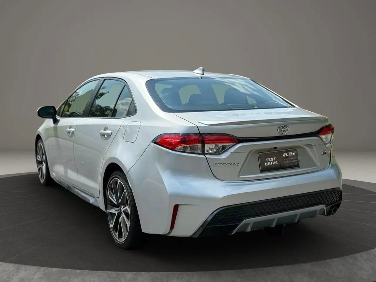Used 2020 Toyota Corolla SE FWD image 4
