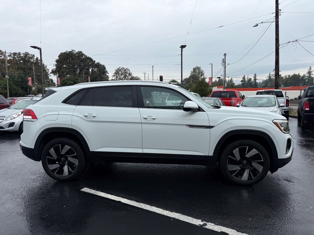 Used 2024 Volkswagen Atlas Cross Sport SE image 9