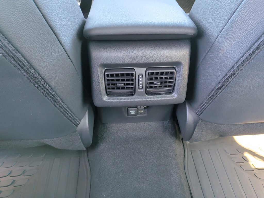 Used 2025 Toyota Camry SE w/ Convenience Package FWD image 18