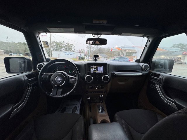 Used 2014 Jeep Wrangler Unlimited Sahara image 11