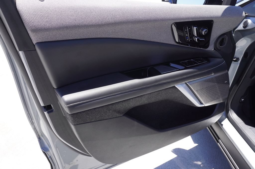 Certified 2025 Cadillac Optiq Luxury 2 AWD/4WD image 15