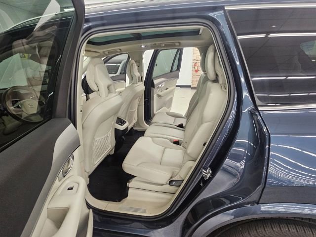 Used 2021 Volvo XC90 T5 Momentum w/ Climate Package image 12
