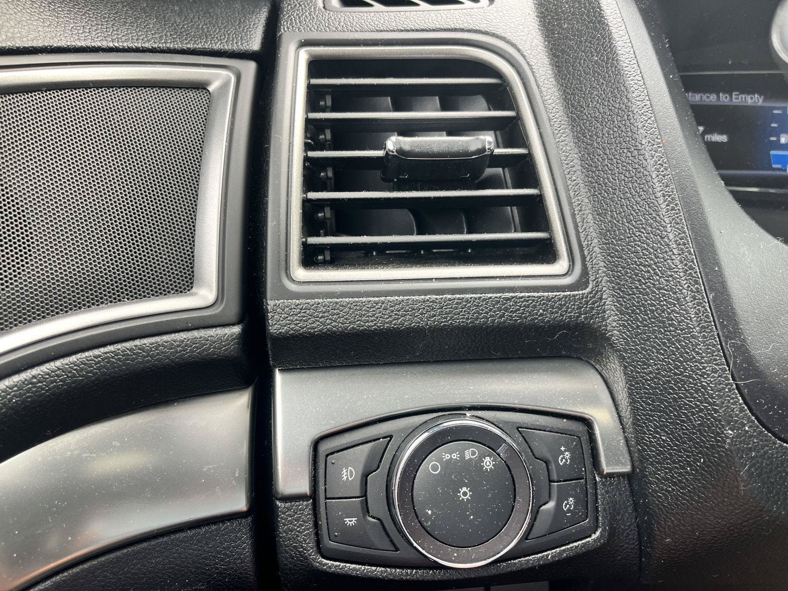 Used 2018 Ford Explorer XLT w/ Equipment Group 202A AWD/4WD image 37