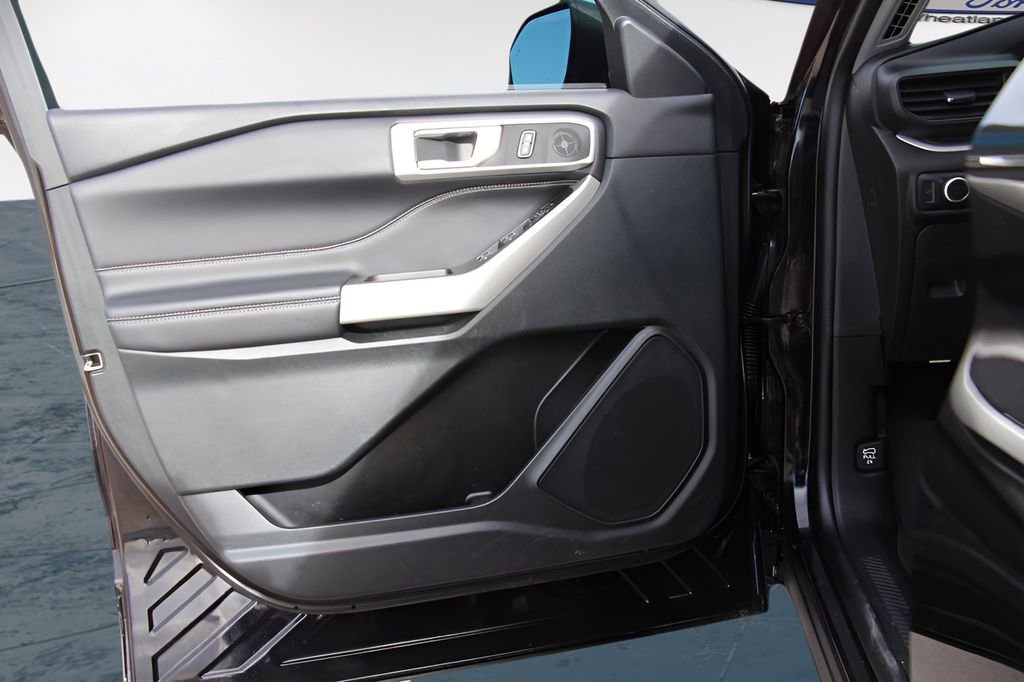 Used 2023 Ford Explorer XLT image 16