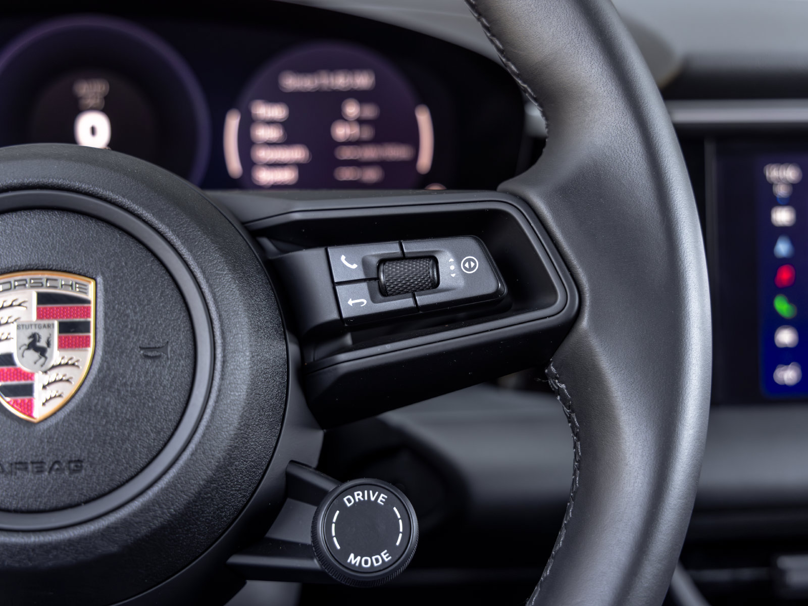 Certified 2025 Porsche Macan Electric RWD image 30