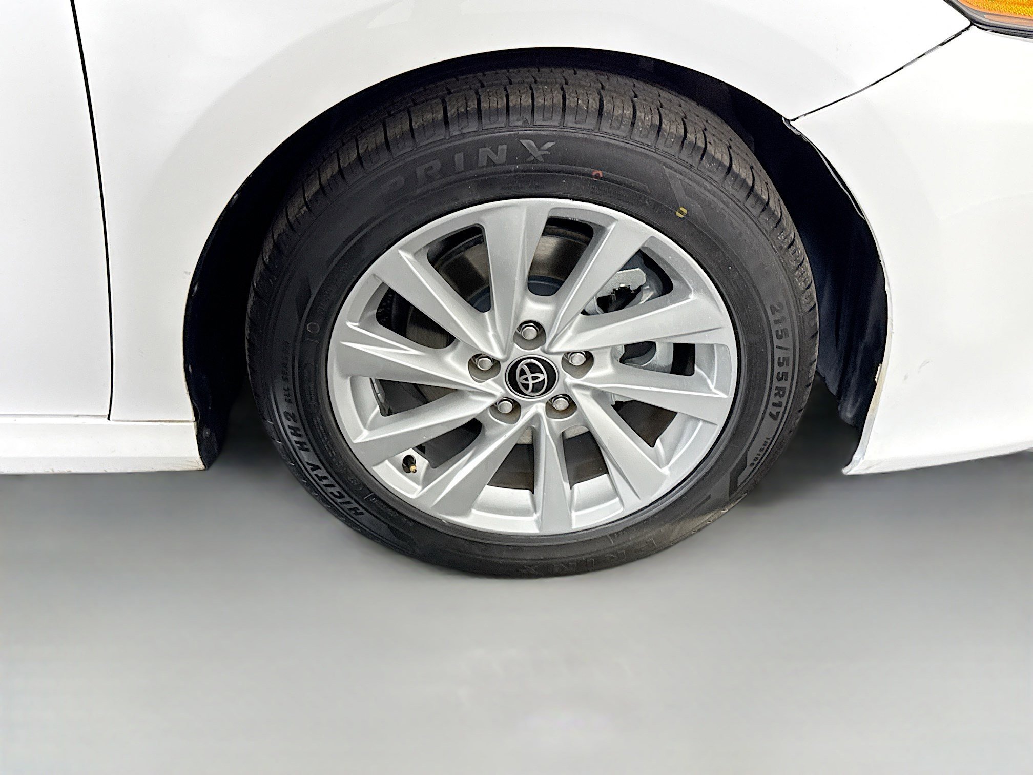 Used 2021 Toyota Camry LE image 31