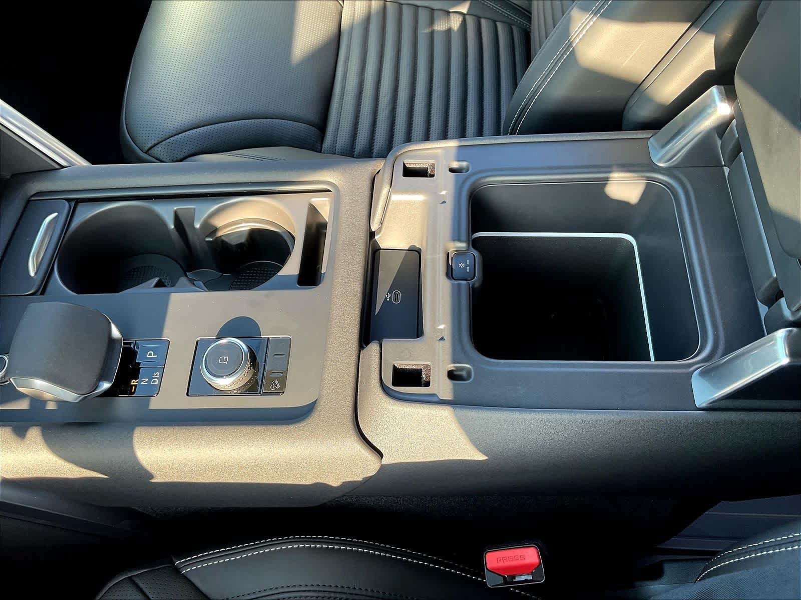 New 2025 Land Rover Discovery Metropolitan Edition AWD/4WD image 22