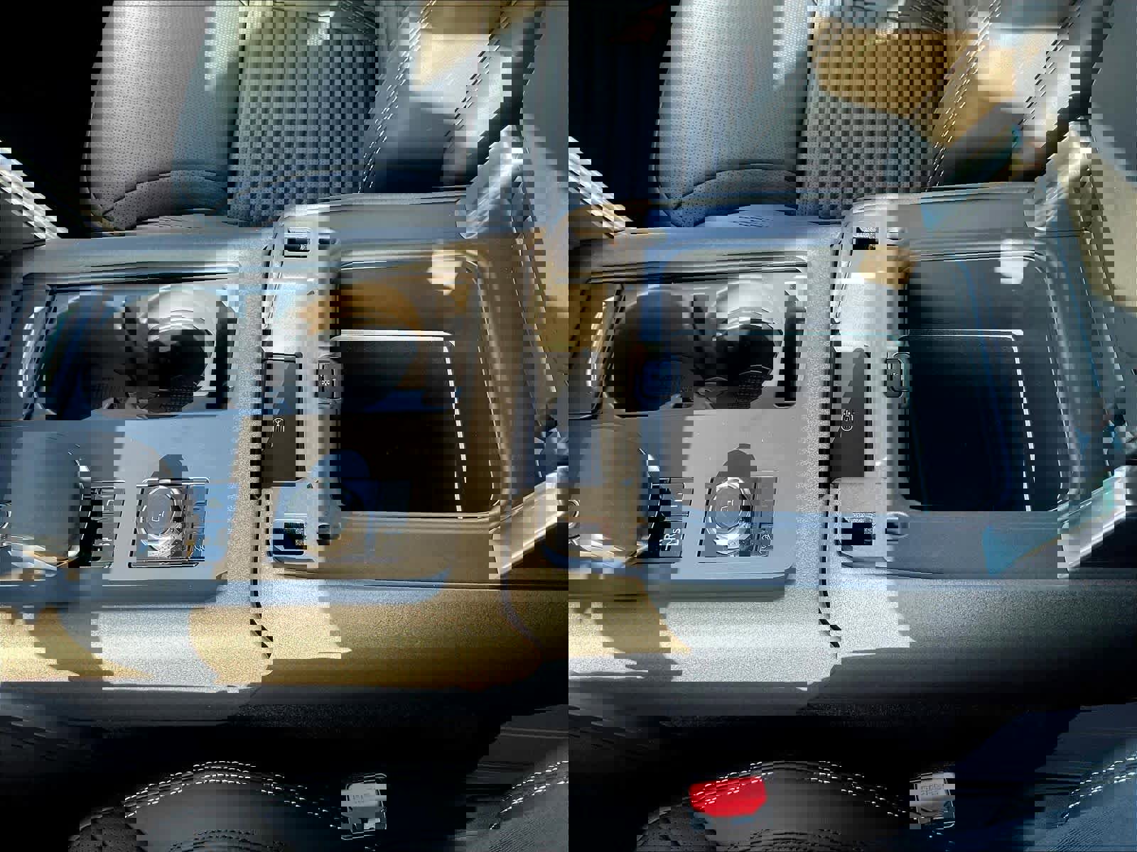 New 2025 Land Rover Discovery Metropolitan Edition image 22