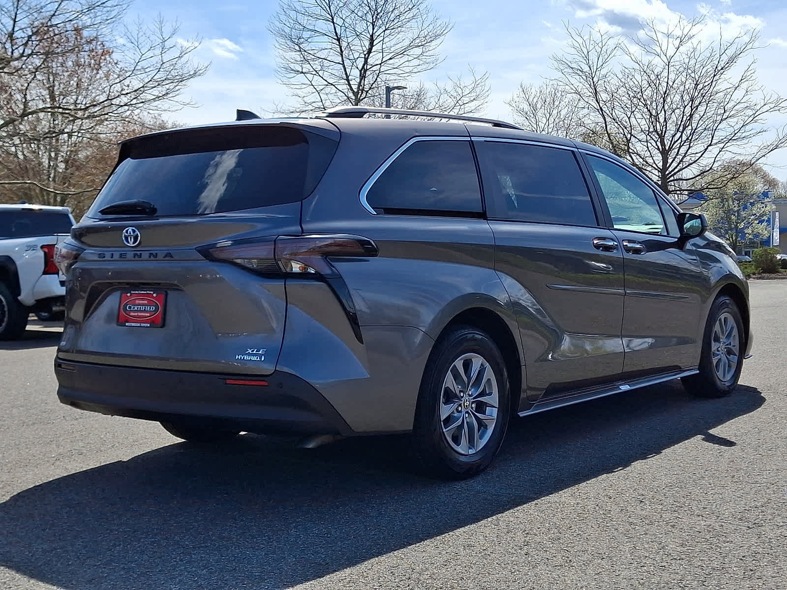 Used 2023 Toyota Sienna XLE AWD/4WD image 5