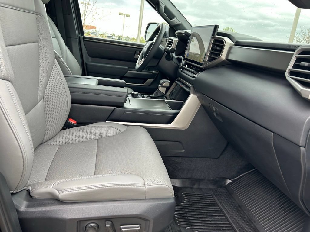 Used 2025 Toyota Sequoia SR5 w/ SR5 Premium Package AWD/4WD image 29