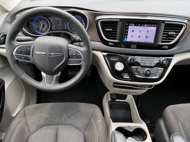 Used 2023 Chrysler Voyager LX FWD image 3