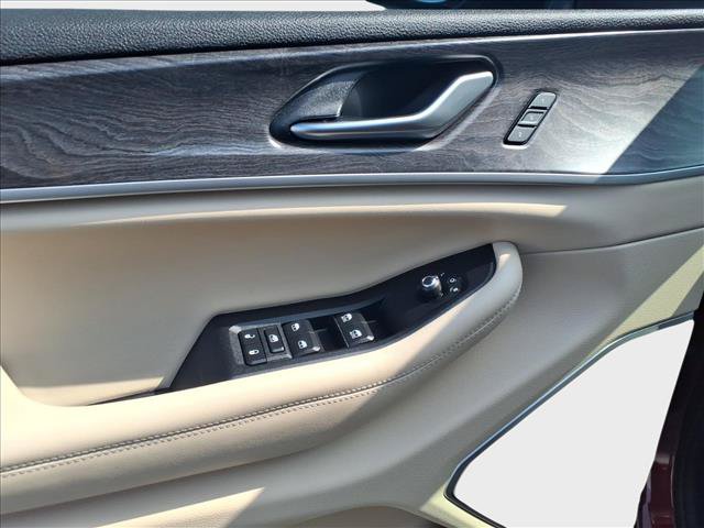 Used 2022 Jeep Grand Cherokee L Limited w/ Luxury Tech Group II AWD/4WD image 15