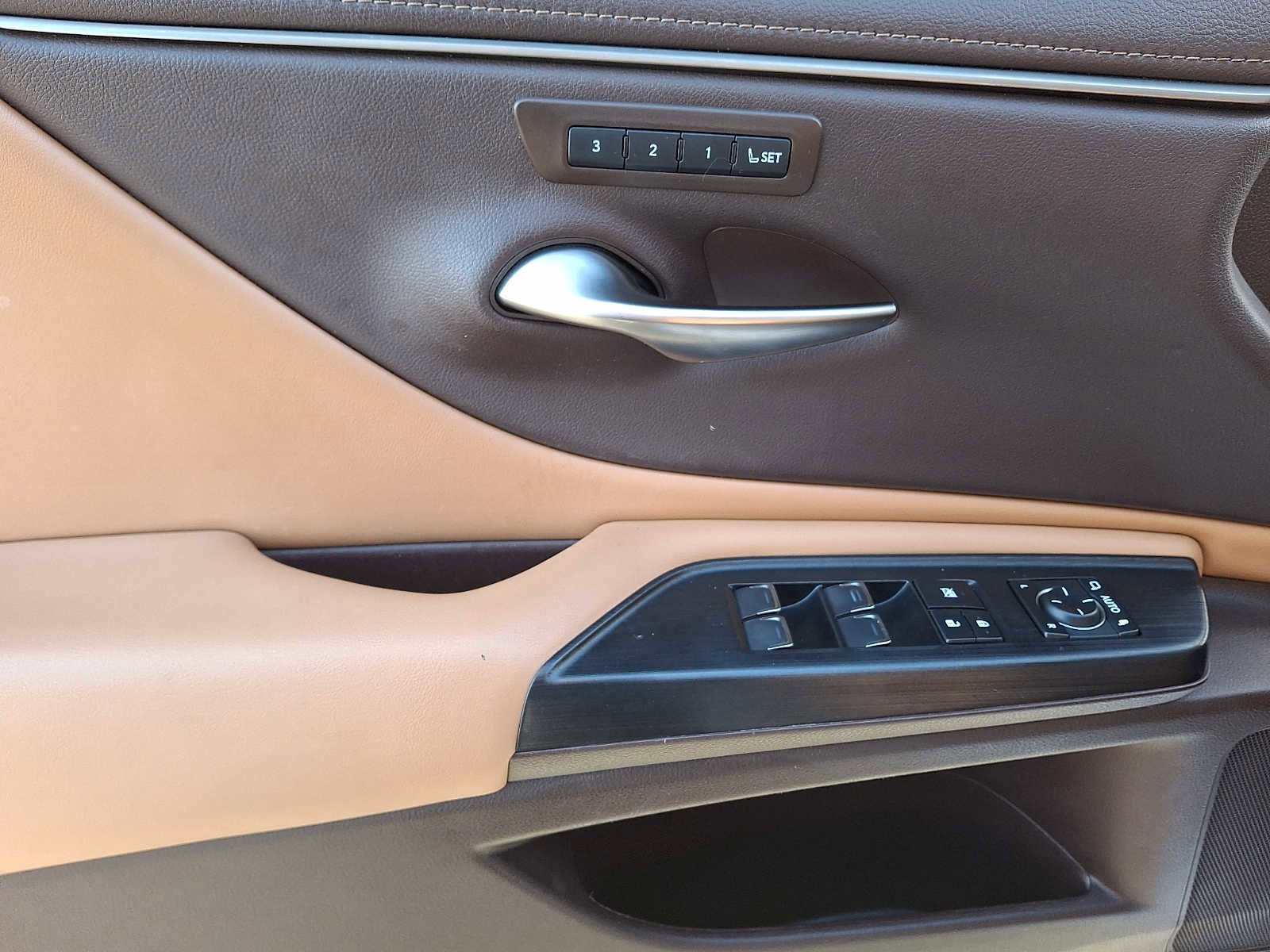 Used 2021 Lexus ES 250 w/ Premium Package image 9