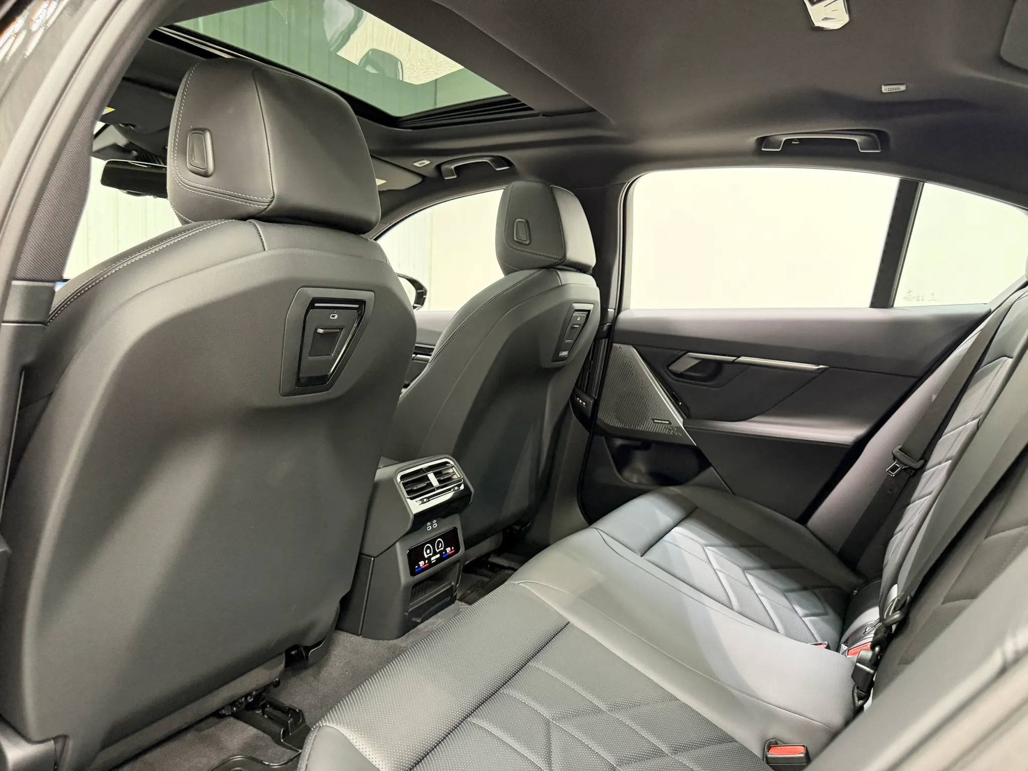 Used 2026 BMW i5 eDrive40 w/ M Sport Package AWD/4WD image 16