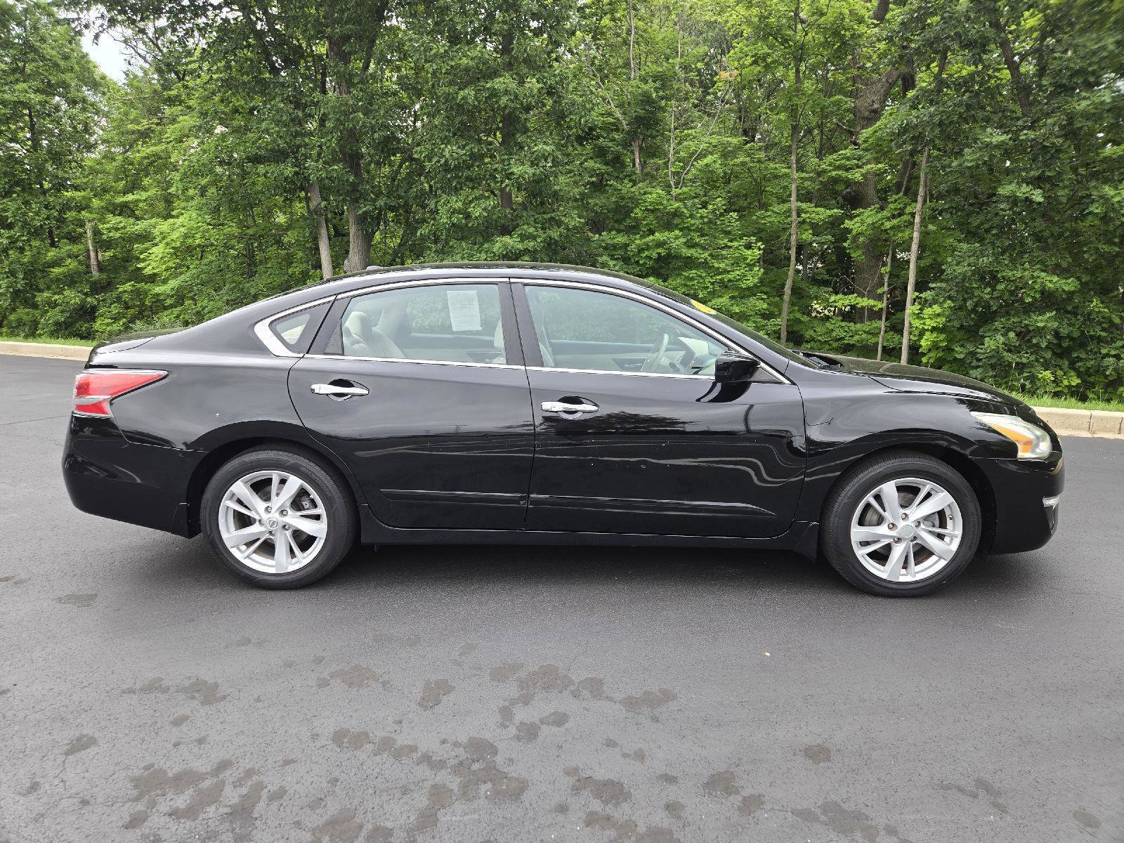 Used 2014 Nissan Altima 2.5 SV FWD image 2
