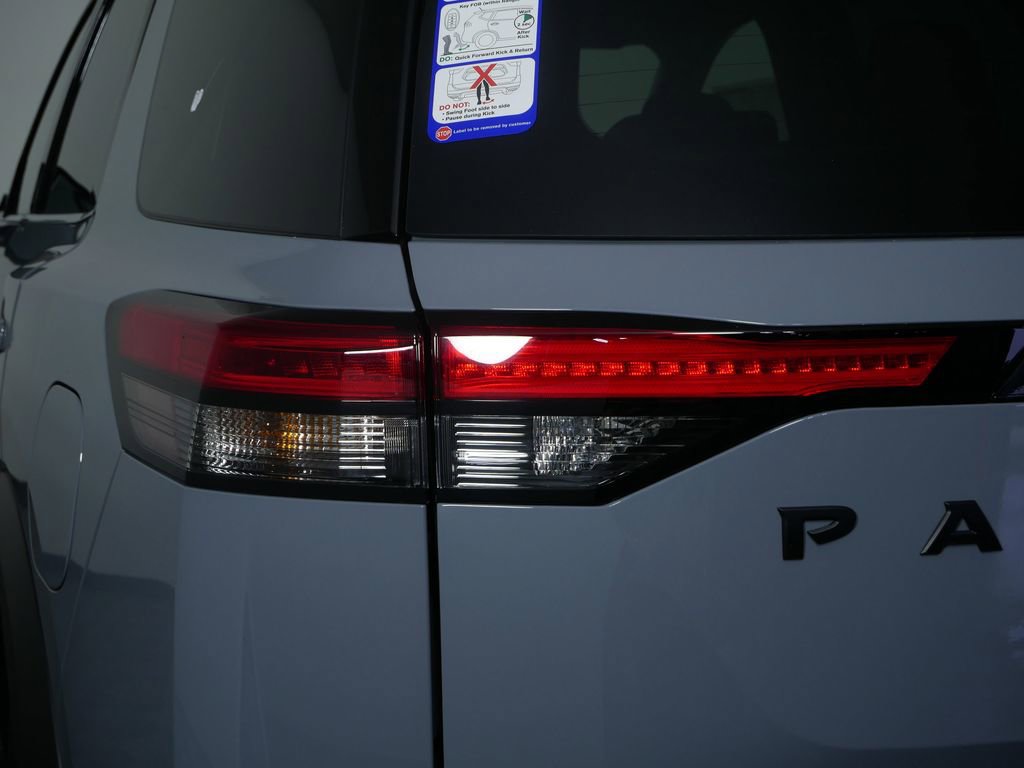 New 2025 Nissan Pathfinder Platinum w/ Black Appearance Package image 11