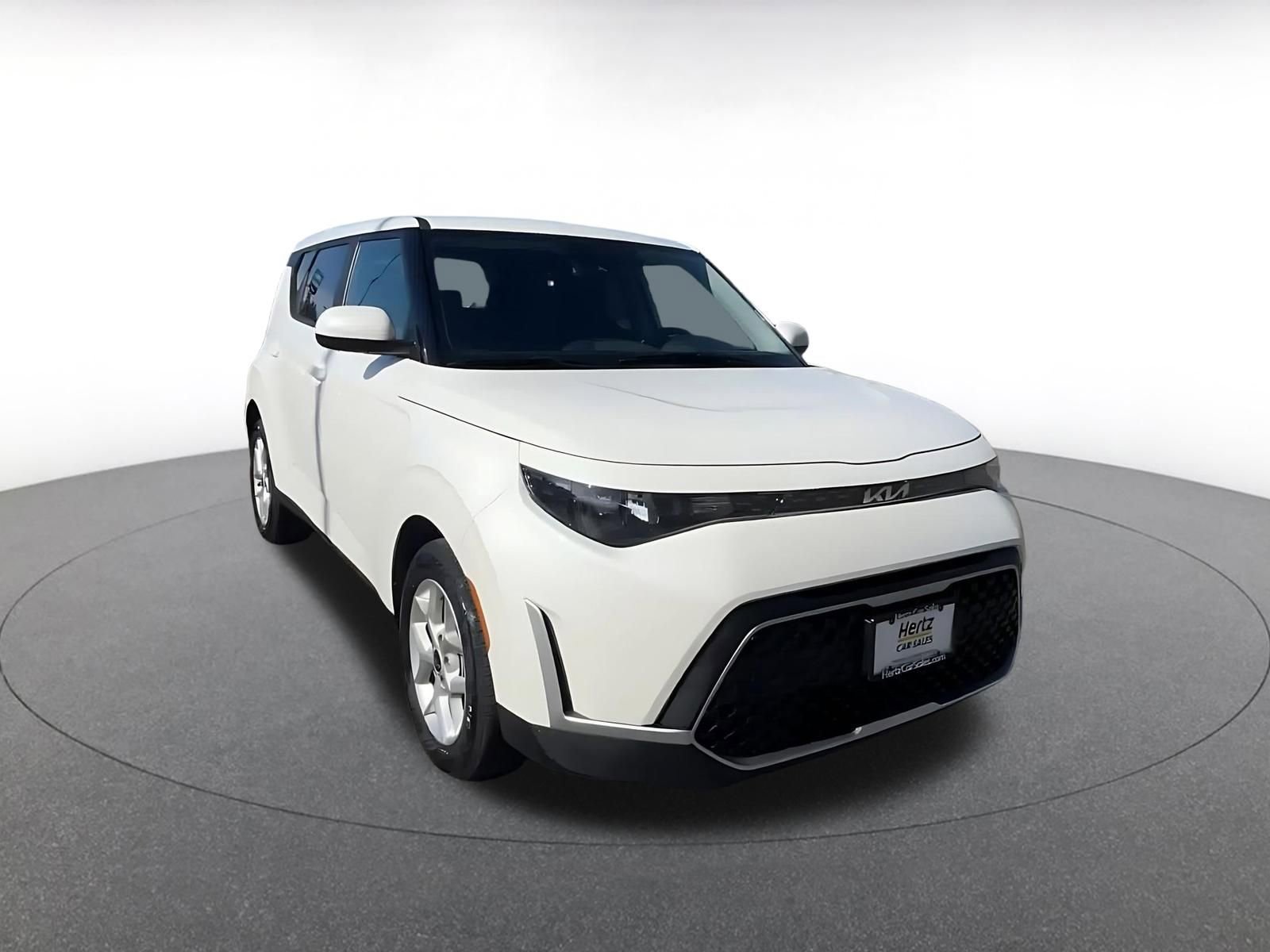 Used 2025 Kia Soul LX w/ LX Technology Package FWD image 3