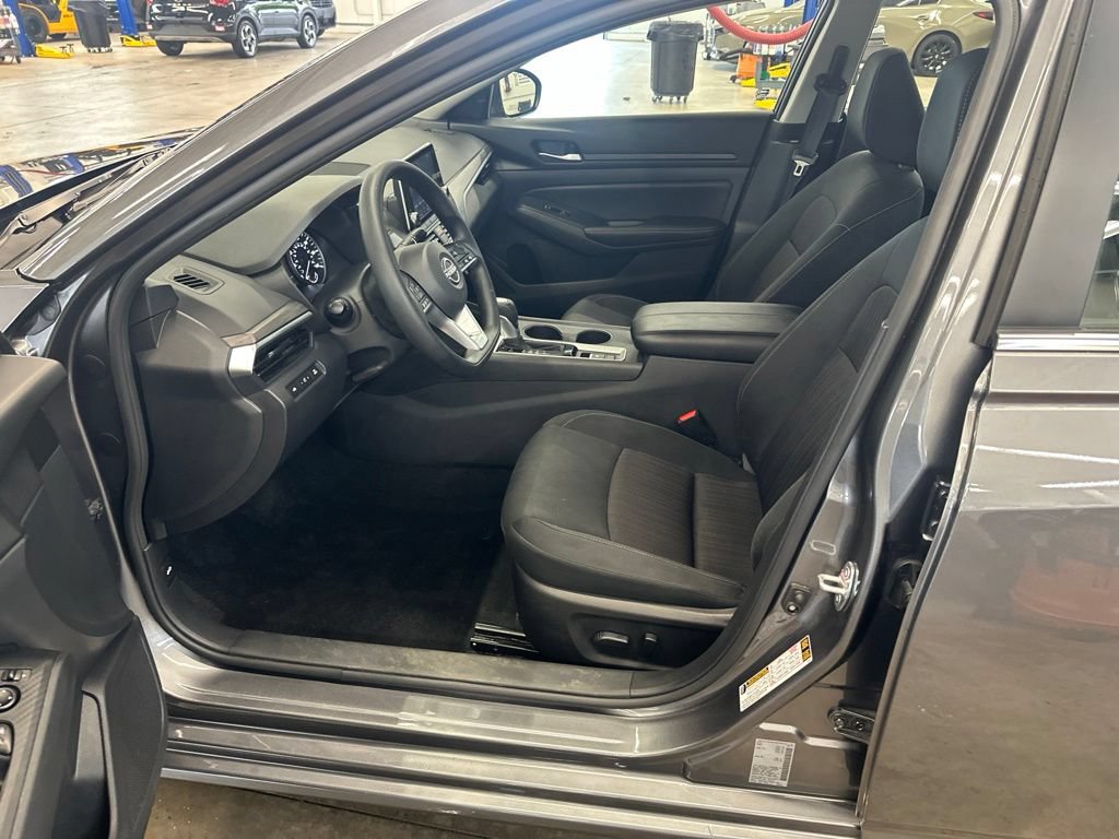 Used 2025 Nissan Altima 2.5 SV AWD/4WD image 15