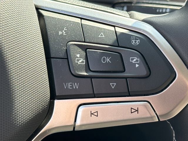 Used 2025 Volkswagen Taos SEL AWD/4WD image 32